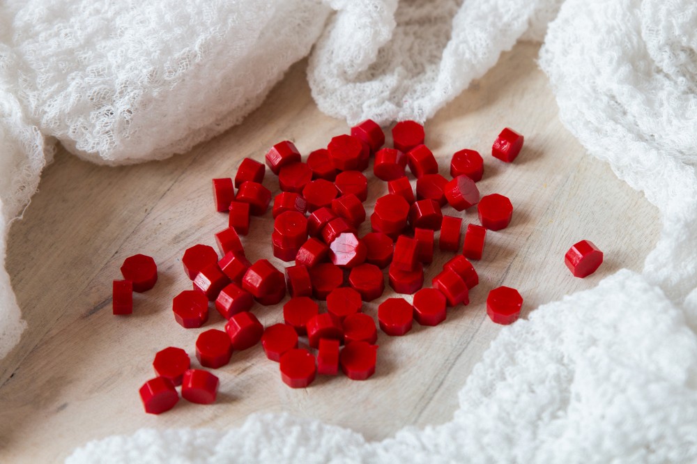 Pecsétviasz gyöngyök Piros színben  – 45 db / csomag