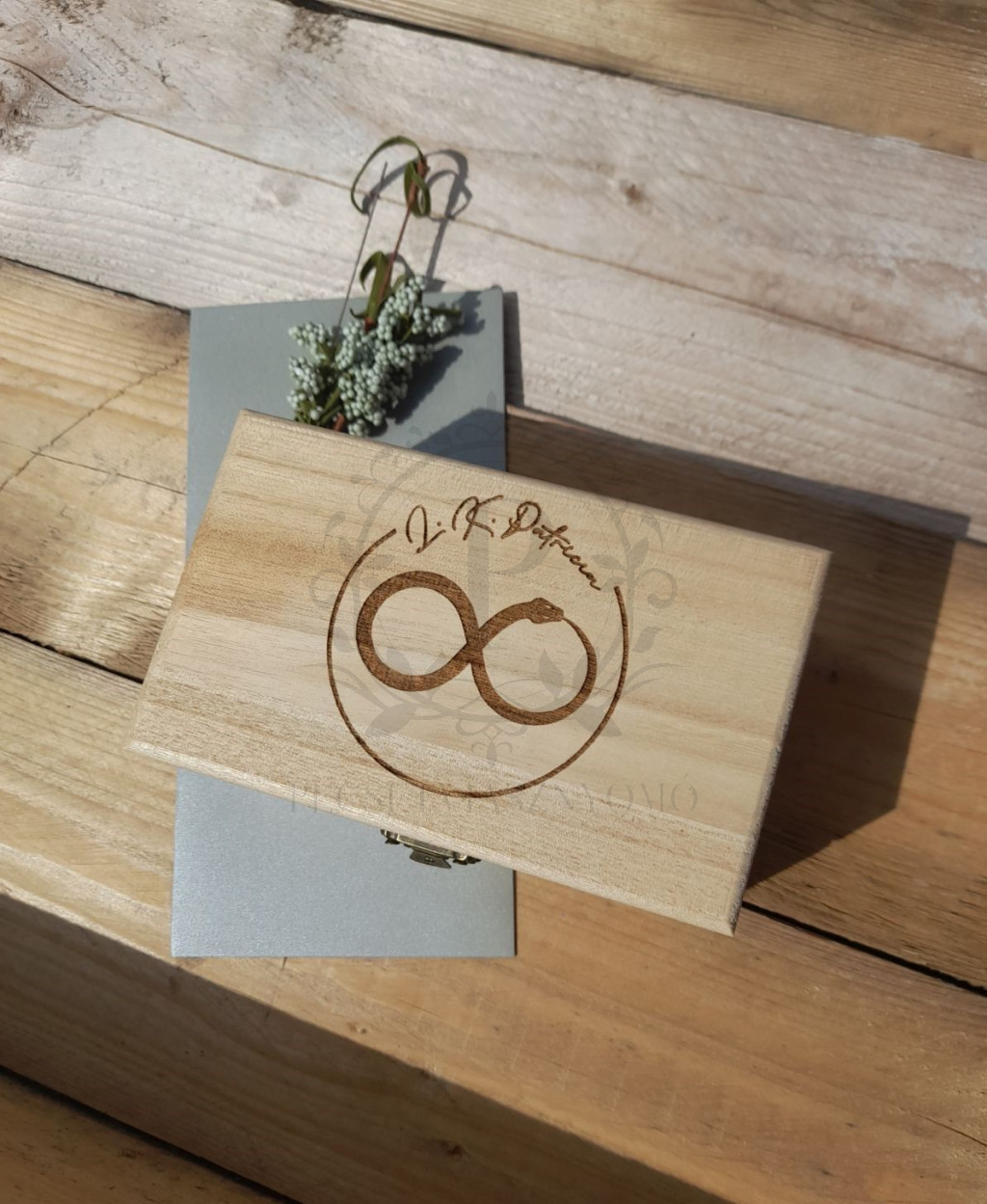 Fa díszdoboz egyedi gravírozással - nagy