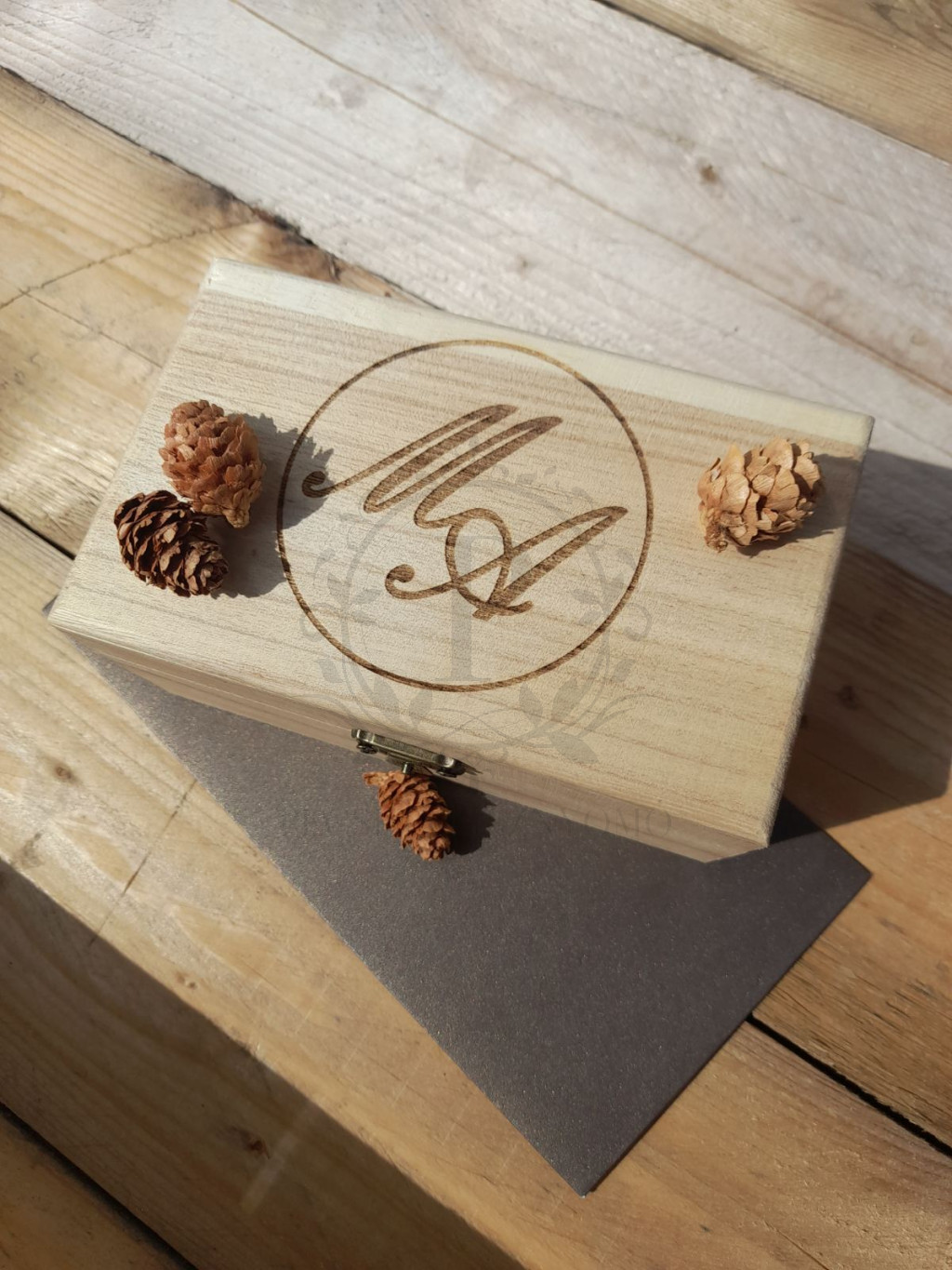 Fa díszdoboz egyedi gravírozással - nagy