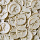 Szitakötő mintás viasznyomat készítése 26mm méretben