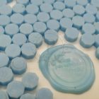 Pecsétviasz gyöngyök AZÚR kék színben  – 230 db / csomag